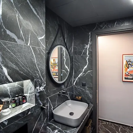 Luxury B At Mitropoleos-aristotelous Square *