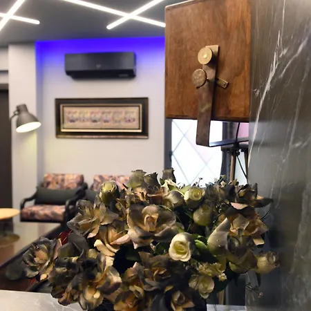 Luxury B At Mitropoleos-aristotelous Square *