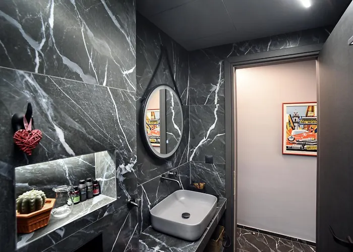Luxury B At Mitropoleos-aristotelous Square *