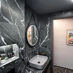 Luxury B At Mitropoleos-aristotelous Square *
